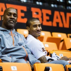 防守时代回归惠及小佩顿，他在勇士重获新生更积极