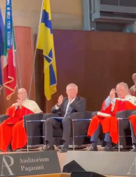 1697639516220062049.gif 安切洛蒂眼泪.gif